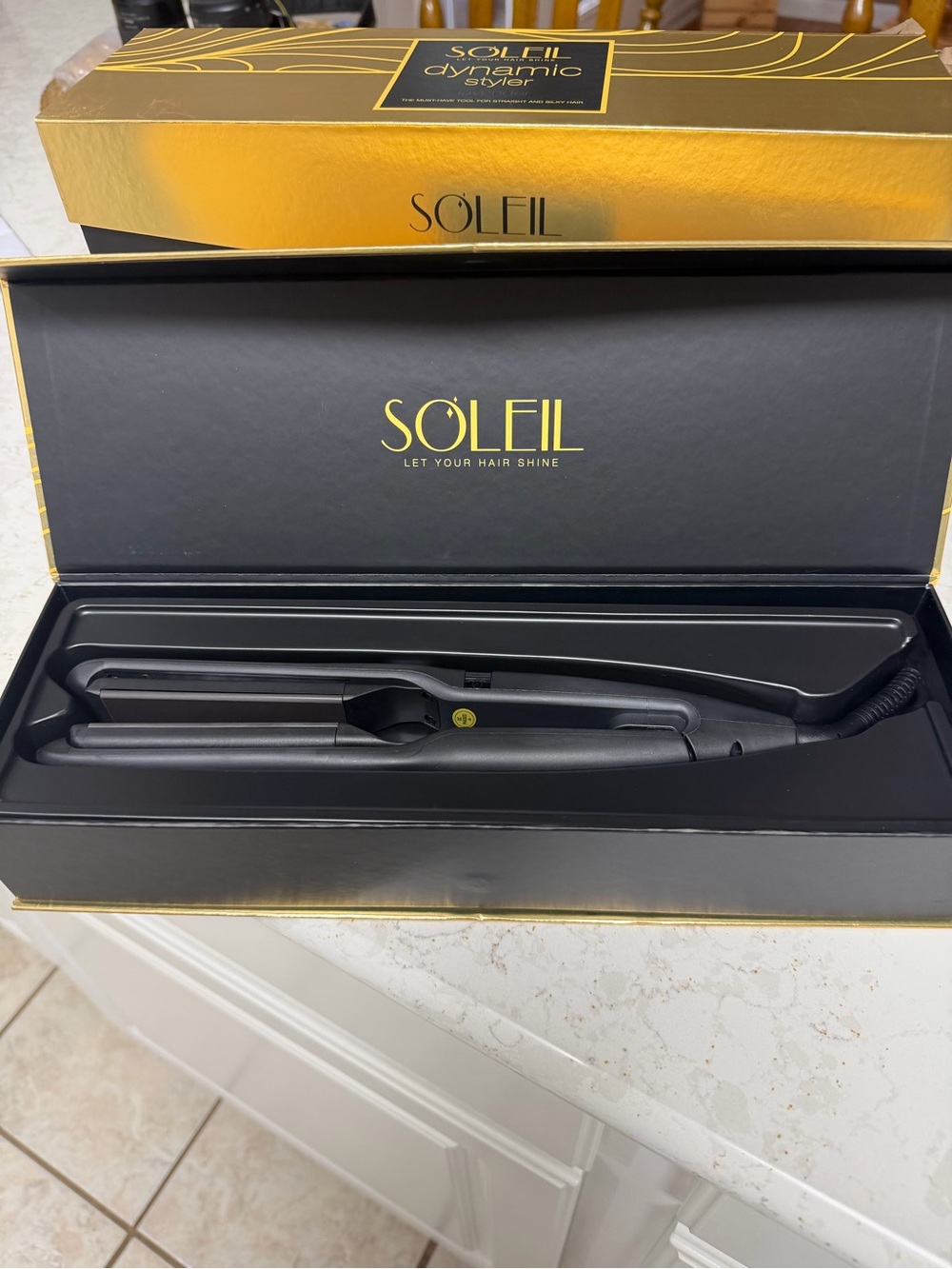 SOLEIL Black Ceramic Hair Straightener - Sleek Professional Styler